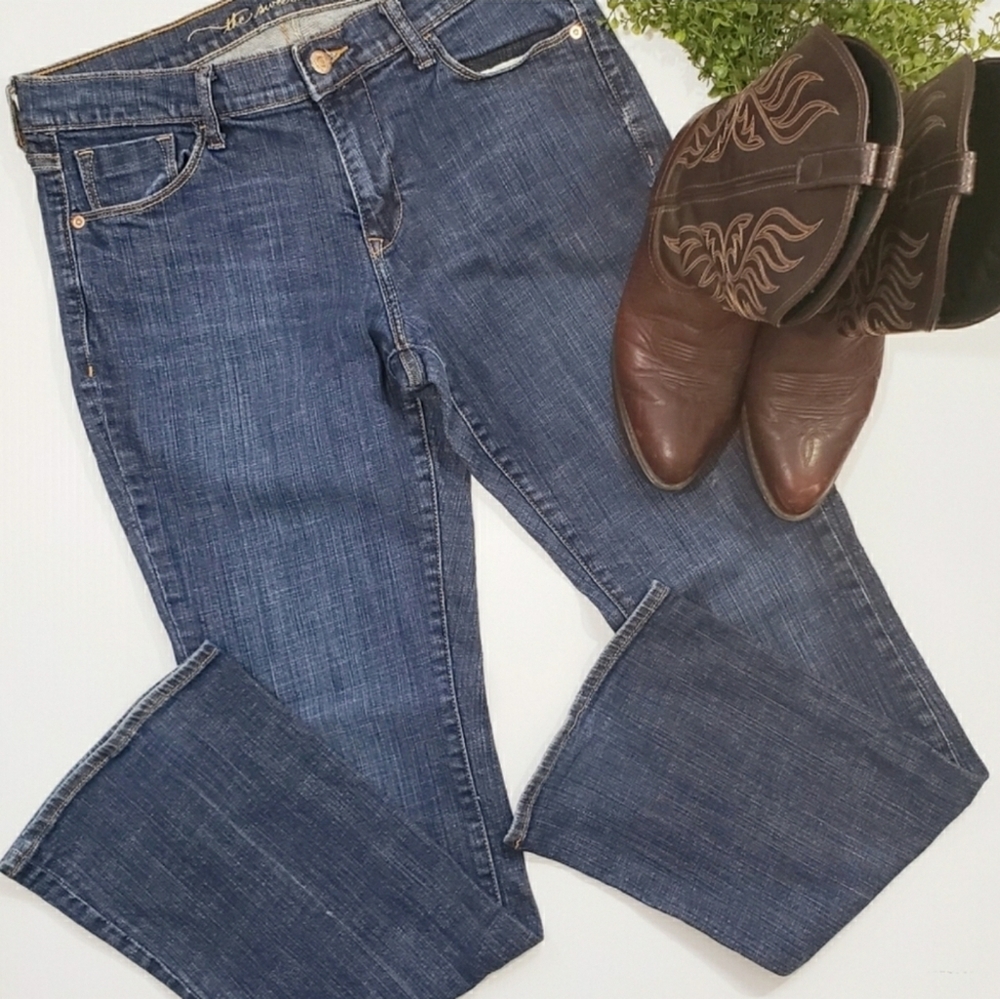 Old Navy Sweetheart Stretch Straight Leg Jeans